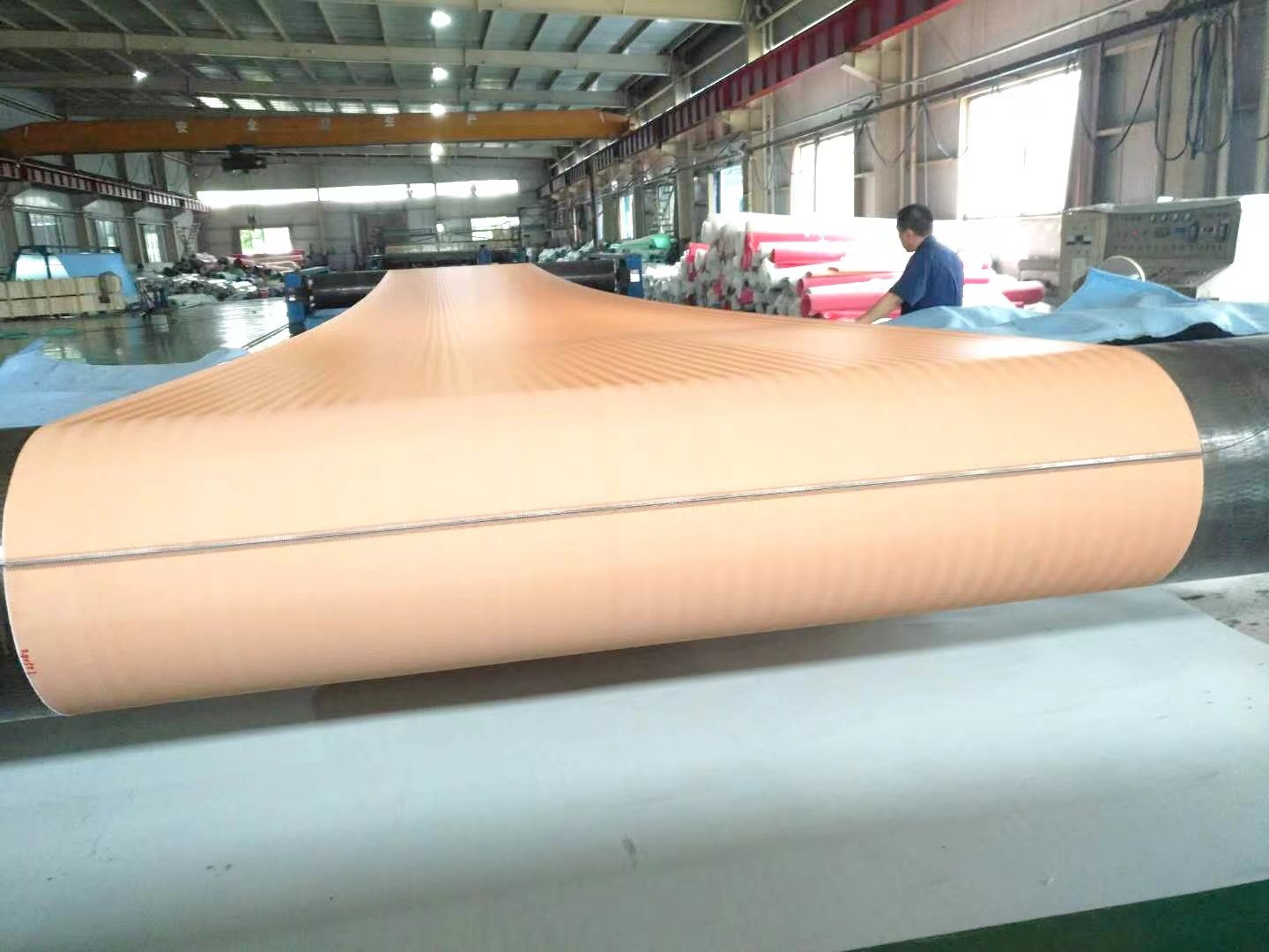 真空帶式過濾機(jī)在工作時(shí)，濾布的狀態(tài)會(huì)如何變化？